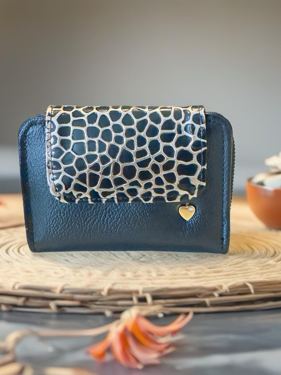 Biletera negra estilo animal print