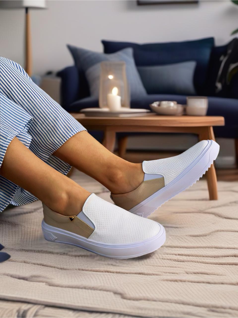 Tenis tipo lip-on beige